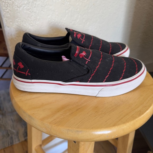 In-N-Out Burger Slip On Shoes Palm Tree Graphic Sneakers Black Red W9.5 M8.0 - Picture 3 of 7